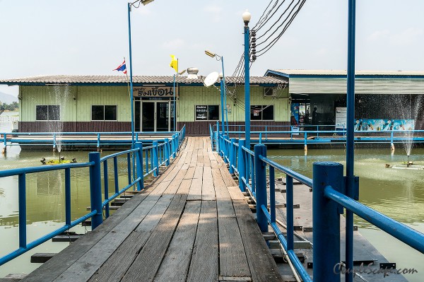 ทางเข้าร้านแพริมเขื่อน