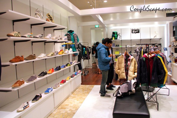 ช็อป Onitsuka ที่ห้าง venus fort