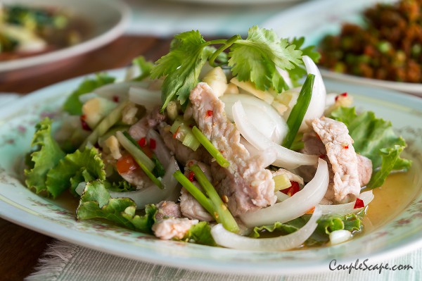 ยำหมูย่างกระเทียมสด