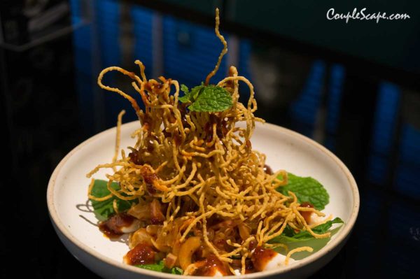 ยำส้มโอหมี่กรอบกรรเชียงปู