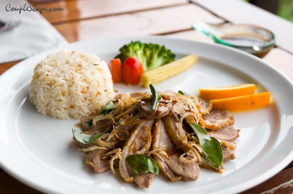 อกเป็ดราดซอสมะขาม