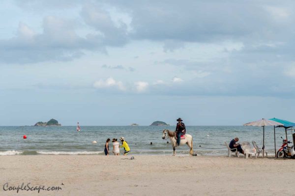 หาดเขาตะเกียบ